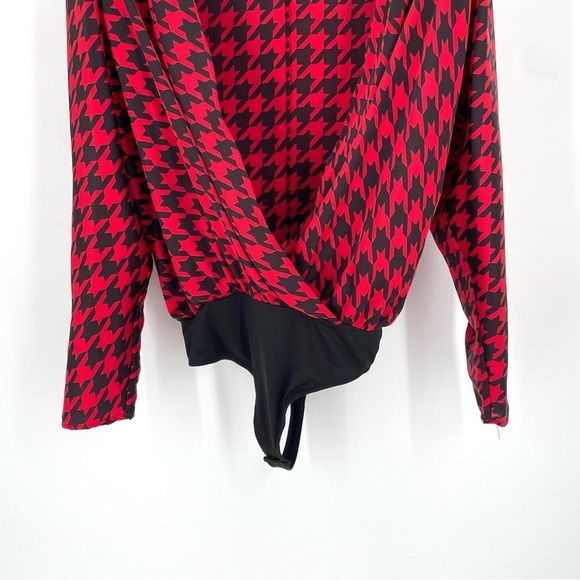 L'ACADEMIE The Victoire VNeck Long Sleeve in Red Houndstooth Bodysuit Blouse - Picture 6 of 9